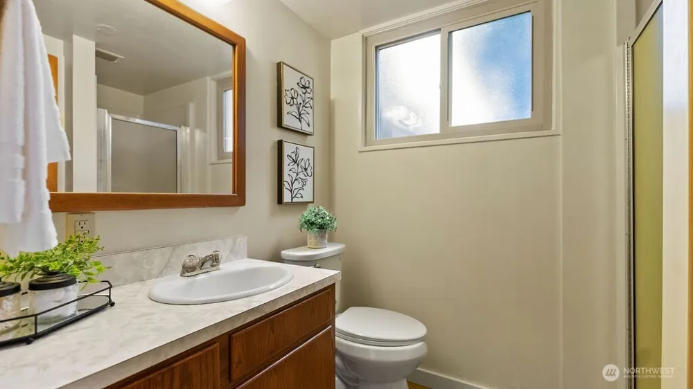 9533 14th Avenue NW Seattle, WA 98117