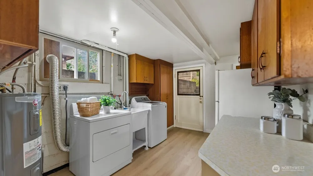 9533 14th Avenue NW Seattle, WA 98117