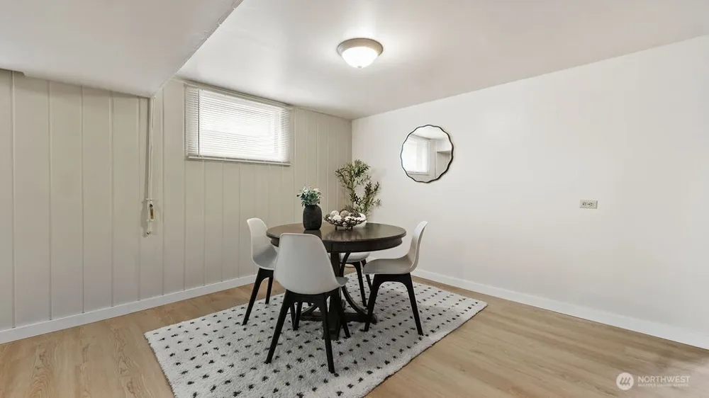 9533 14th Avenue NW Seattle, WA 98117