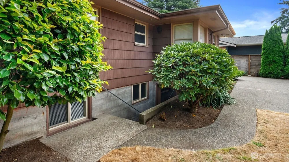 9533 14th Avenue NW Seattle, WA 98117