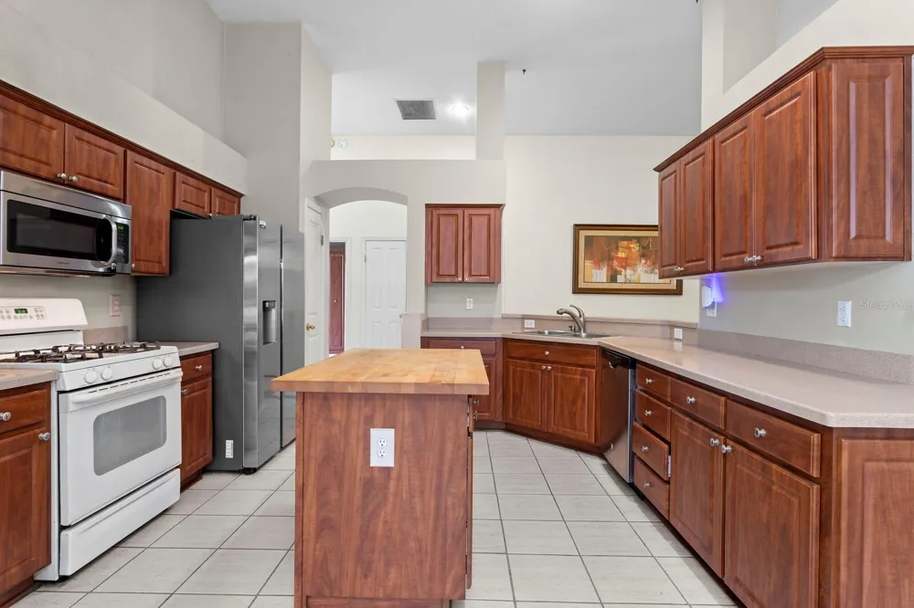 10420 SPRINGROSE DRIVE Tampa, FL 33626