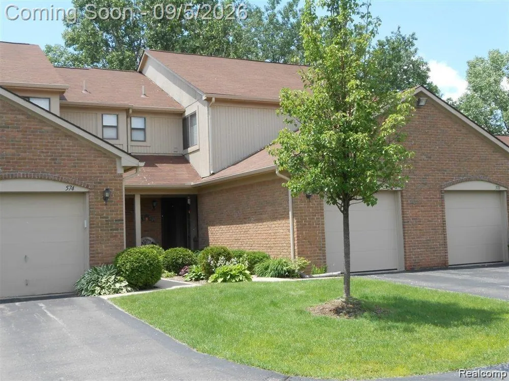 572 Tennyson Rochester Hills City, MI 48307
