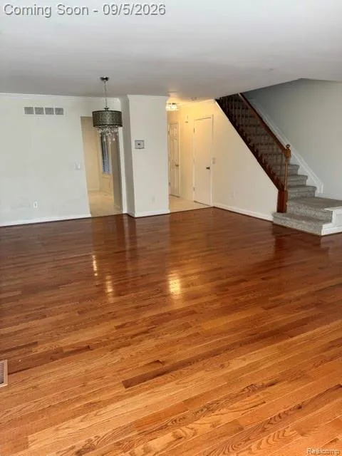 572 Tennyson Rochester Hills City, MI 48307