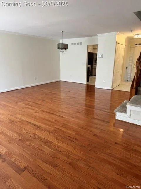 572 Tennyson Rochester Hills City, MI 48307