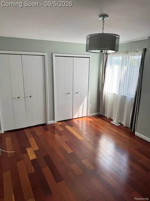 572 Tennyson Rochester Hills City, MI 48307