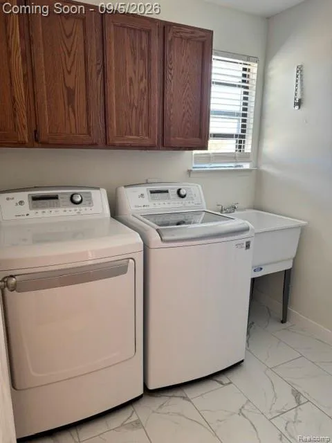 572 Tennyson Rochester Hills City, MI 48307
