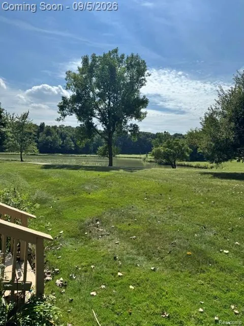 572 Tennyson Rochester Hills City, MI 48307