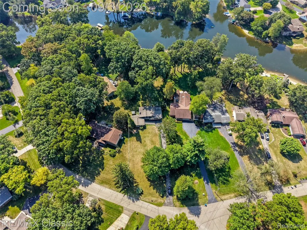 7514 Capri Drive White Lake Charter Township, MI 48383