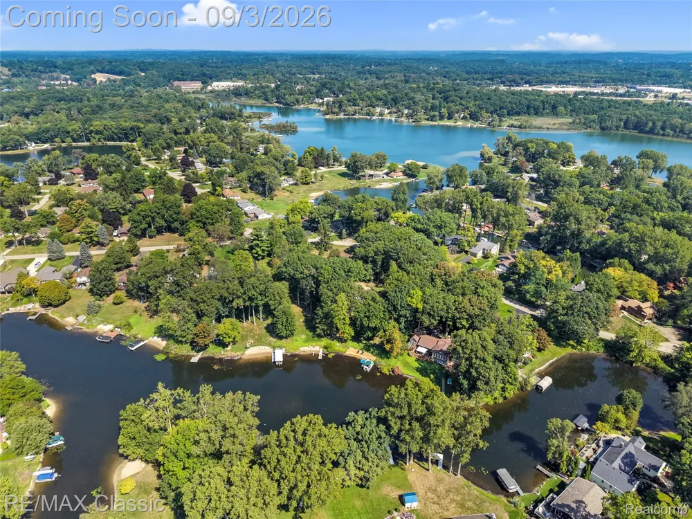 7514 Capri Drive White Lake Charter Township, MI 48383