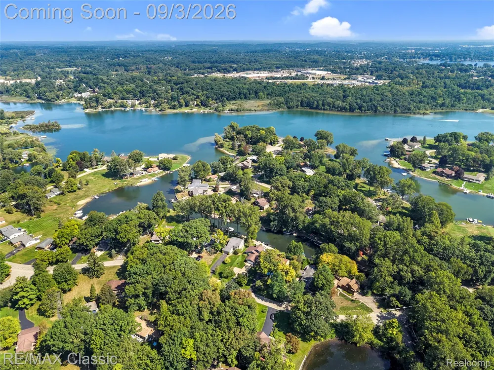 7514 Capri Drive White Lake Charter Township, MI 48383