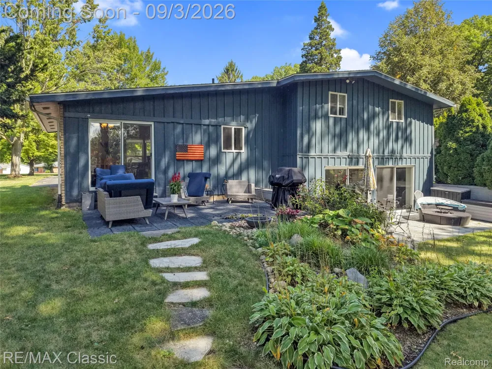 7514 Capri Drive White Lake Charter Township, MI 48383