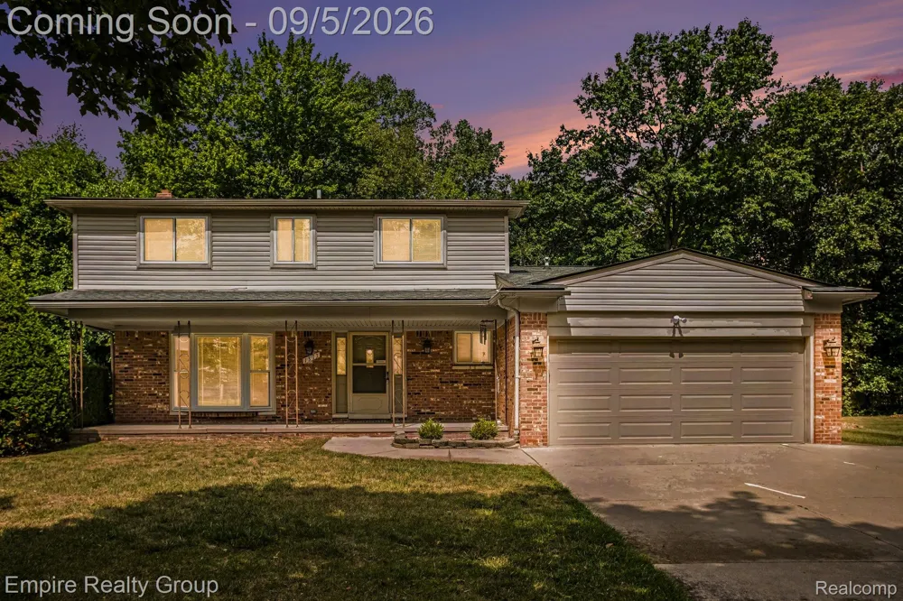 1373 Stonetree Drive Troy City, MI 48083
