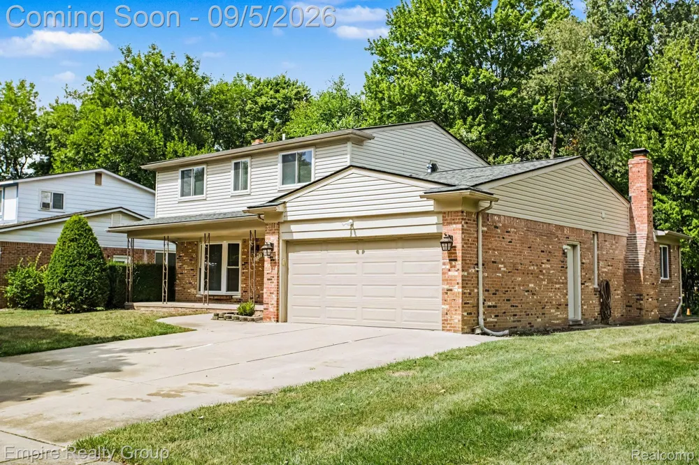 1373 Stonetree Drive Troy City, MI 48083