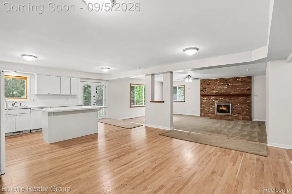 1373 Stonetree Drive Troy City, MI 48083