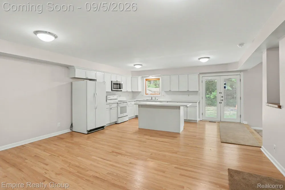 1373 Stonetree Drive Troy City, MI 48083