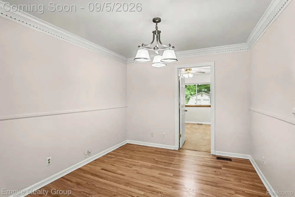 1373 Stonetree Drive Troy City, MI 48083
