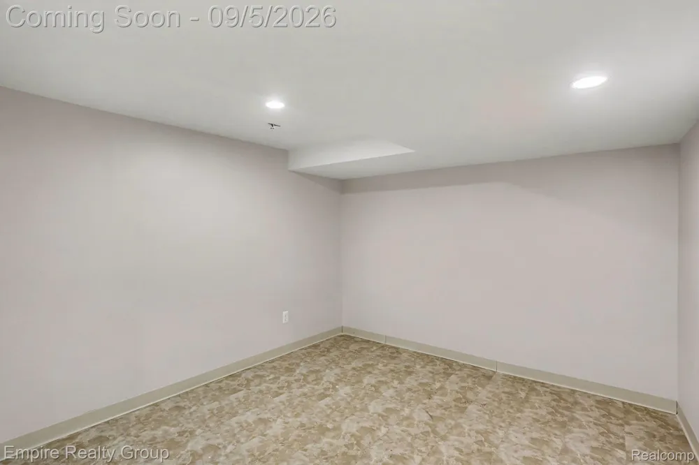 1373 Stonetree Drive Troy City, MI 48083