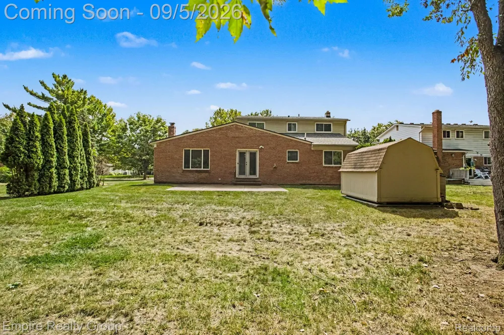 1373 Stonetree Drive Troy City, MI 48083