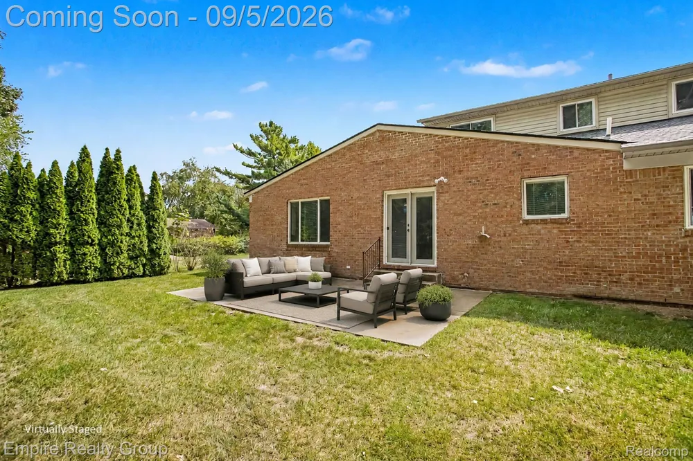 1373 Stonetree Drive Troy City, MI 48083