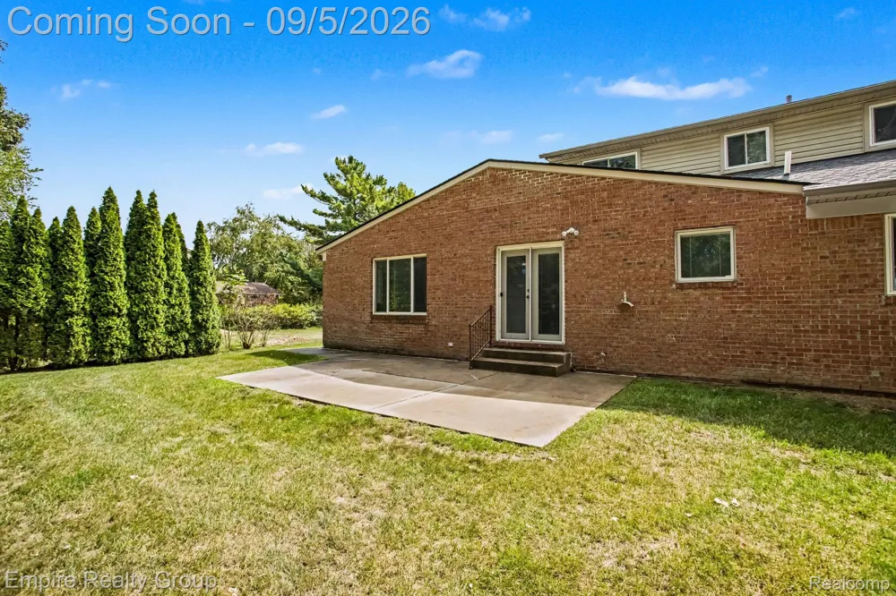 1373 Stonetree Drive Troy City, MI 48083