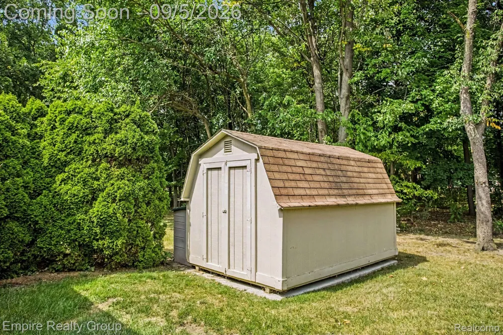 1373 Stonetree Drive Troy City, MI 48083