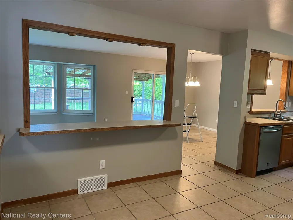 45162 Forest Trail Drive Canton Charter Township, MI 48187