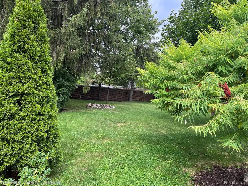 45162 Forest Trail Drive Canton Charter Township, MI 48187