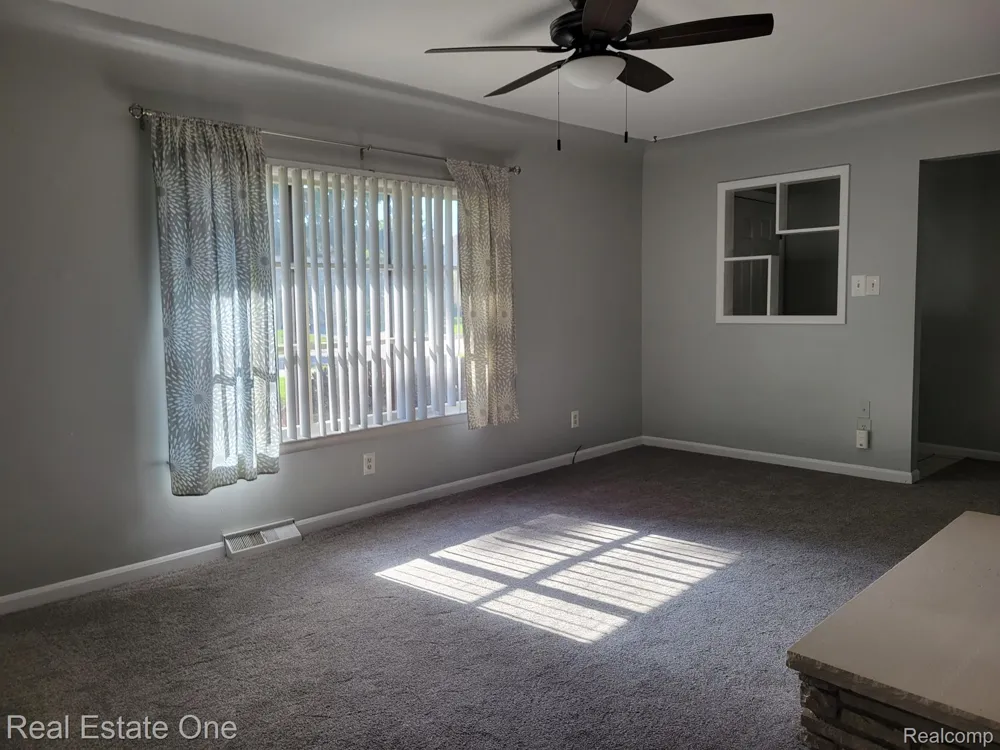 181 Crestfield Drive Troy City, MI 48085