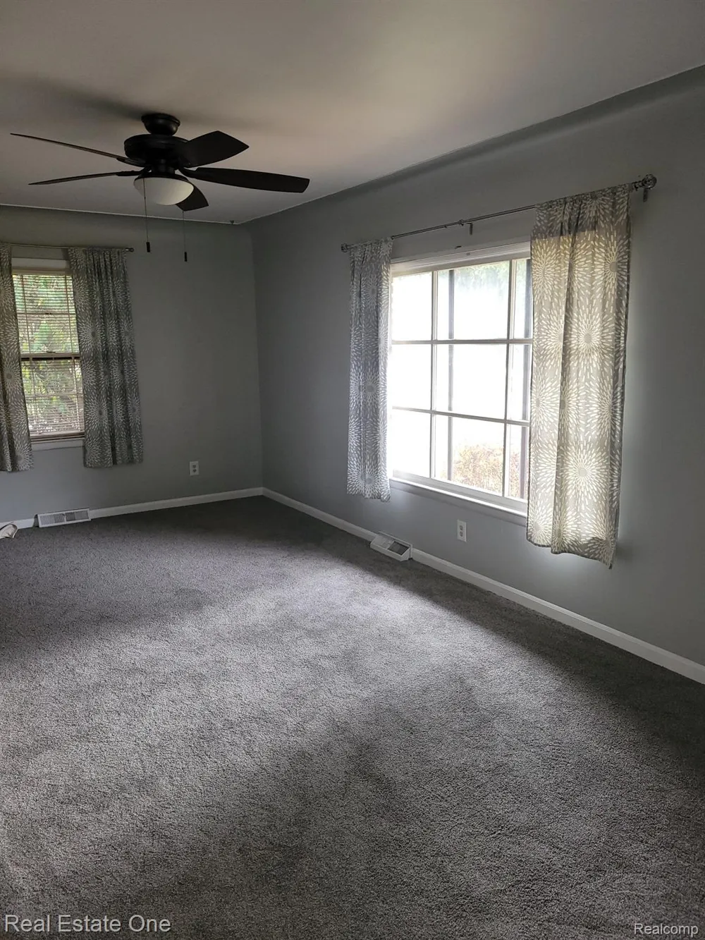 181 Crestfield Drive Troy City, MI 48085