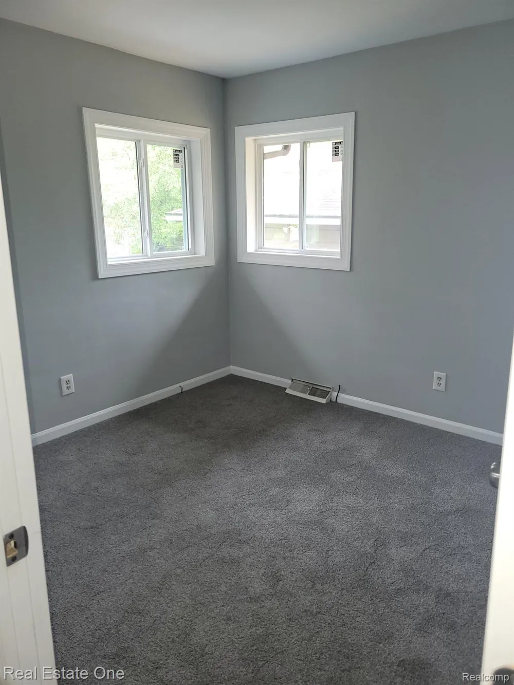 181 Crestfield Drive Troy City, MI 48085