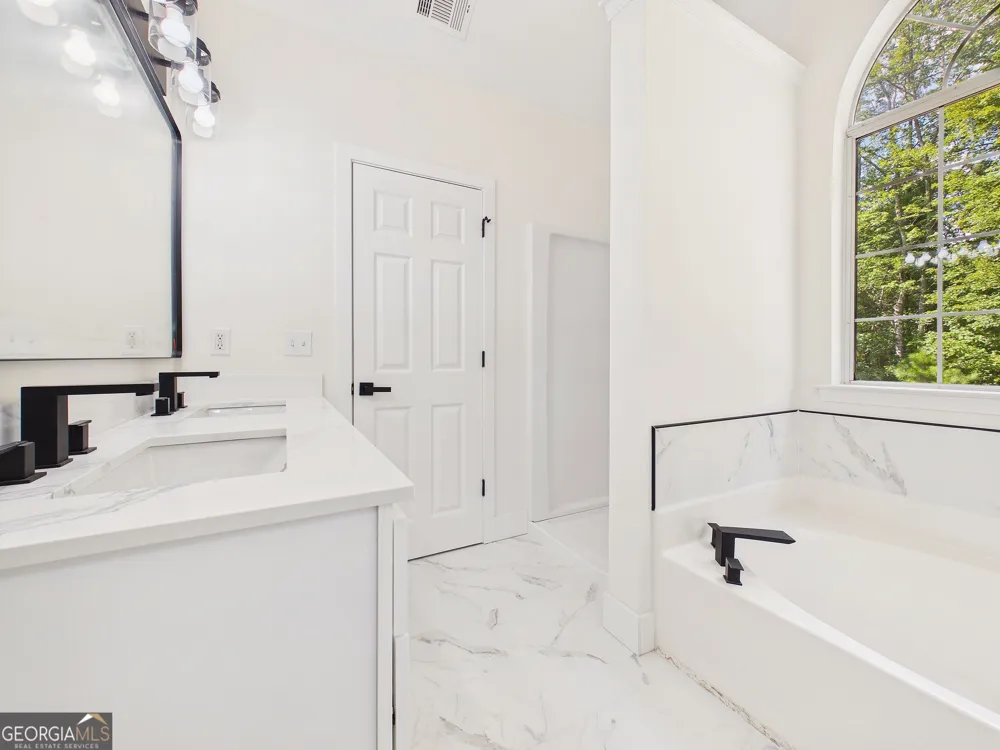 75 Lauren Overlook Newnan, GA 30263