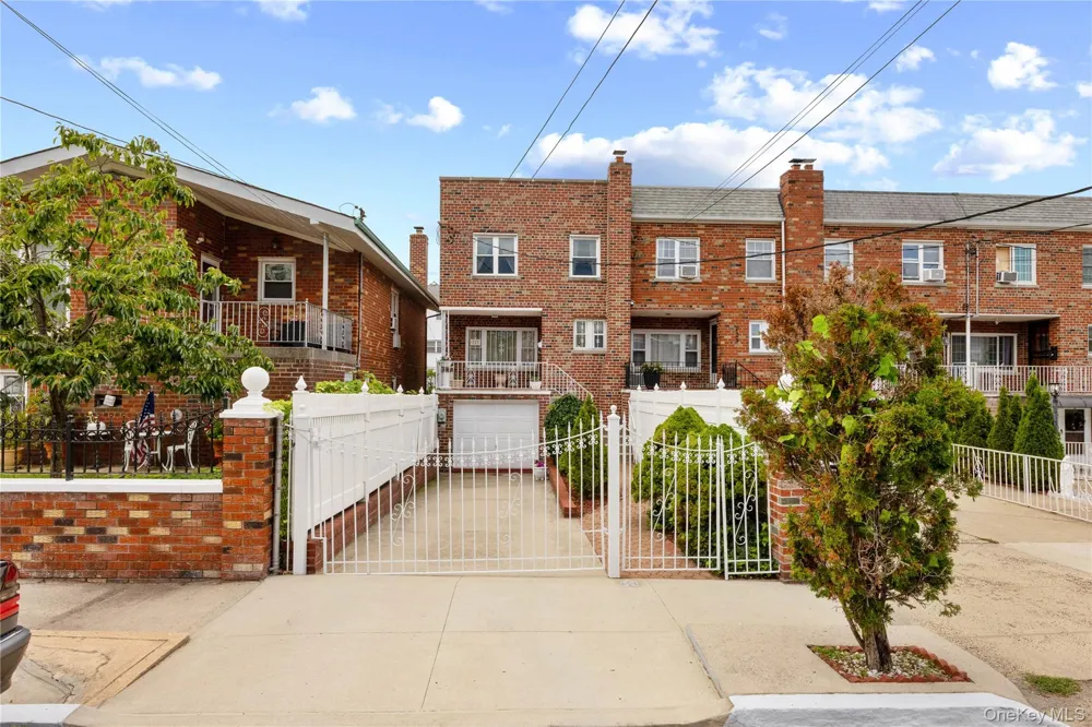 727 Hollywood Avenue Bronx, NY 10465