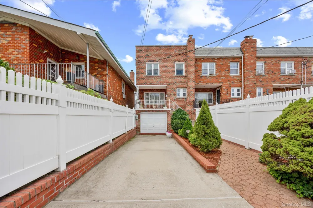 727 Hollywood Avenue Bronx, NY 10465