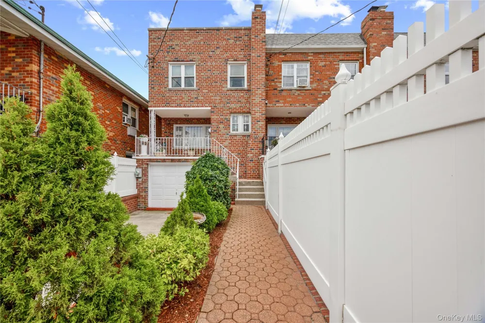 727 Hollywood Avenue Bronx, NY 10465
