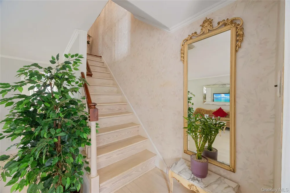 727 Hollywood Avenue Bronx, NY 10465