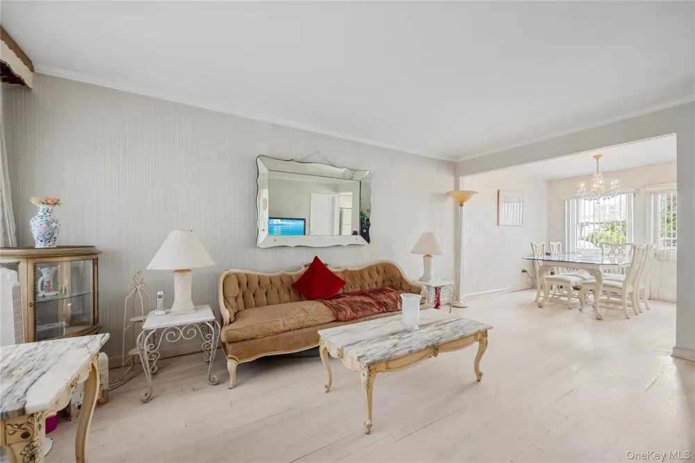 727 Hollywood Avenue Bronx, NY 10465