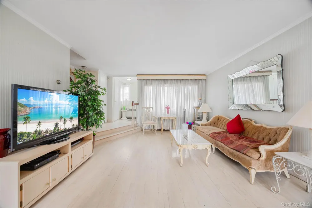 727 Hollywood Avenue Bronx, NY 10465