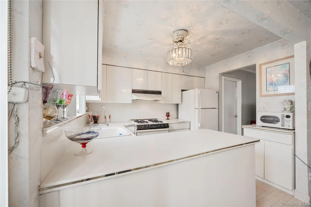 727 Hollywood Avenue Bronx, NY 10465