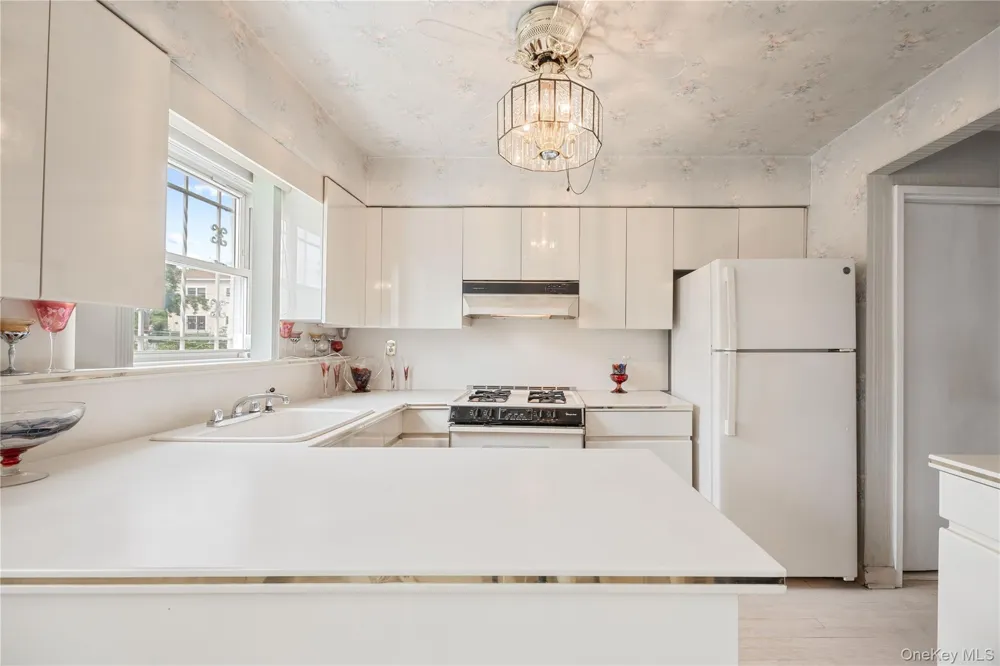 727 Hollywood Avenue Bronx, NY 10465