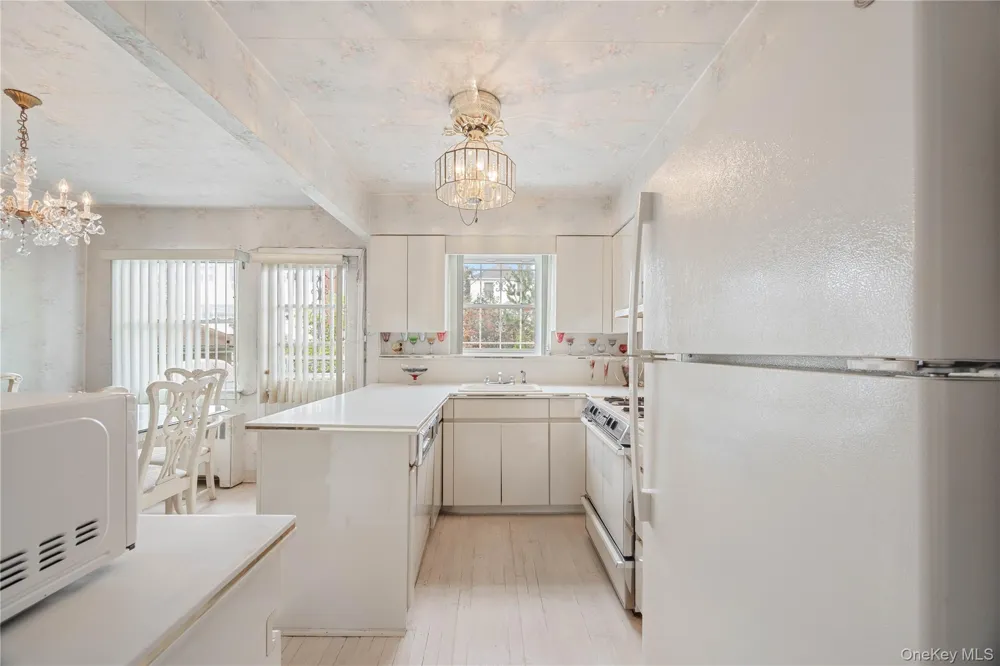 727 Hollywood Avenue Bronx, NY 10465