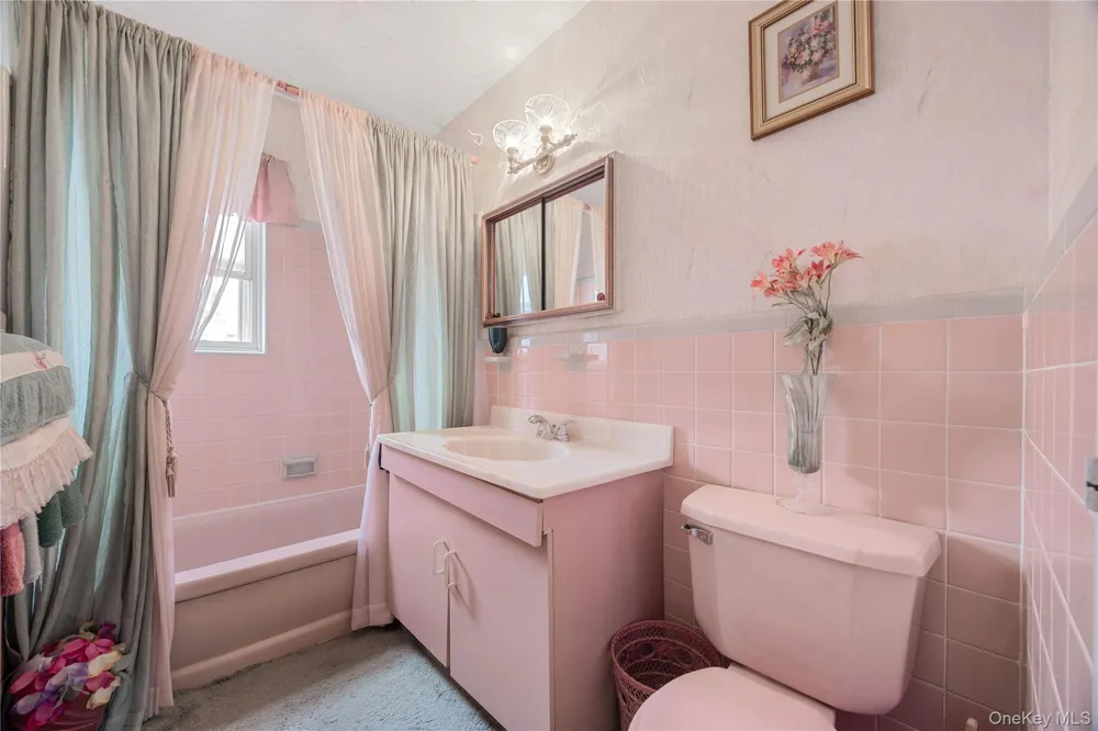 727 Hollywood Avenue Bronx, NY 10465
