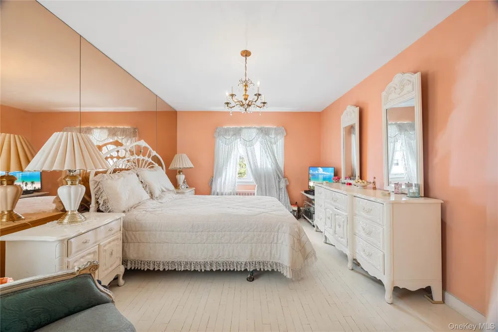 727 Hollywood Avenue Bronx, NY 10465