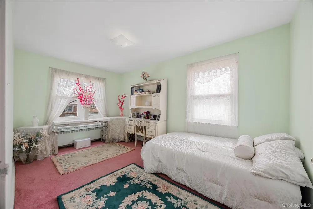 727 Hollywood Avenue Bronx, NY 10465