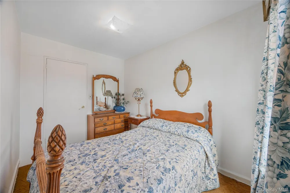 727 Hollywood Avenue Bronx, NY 10465