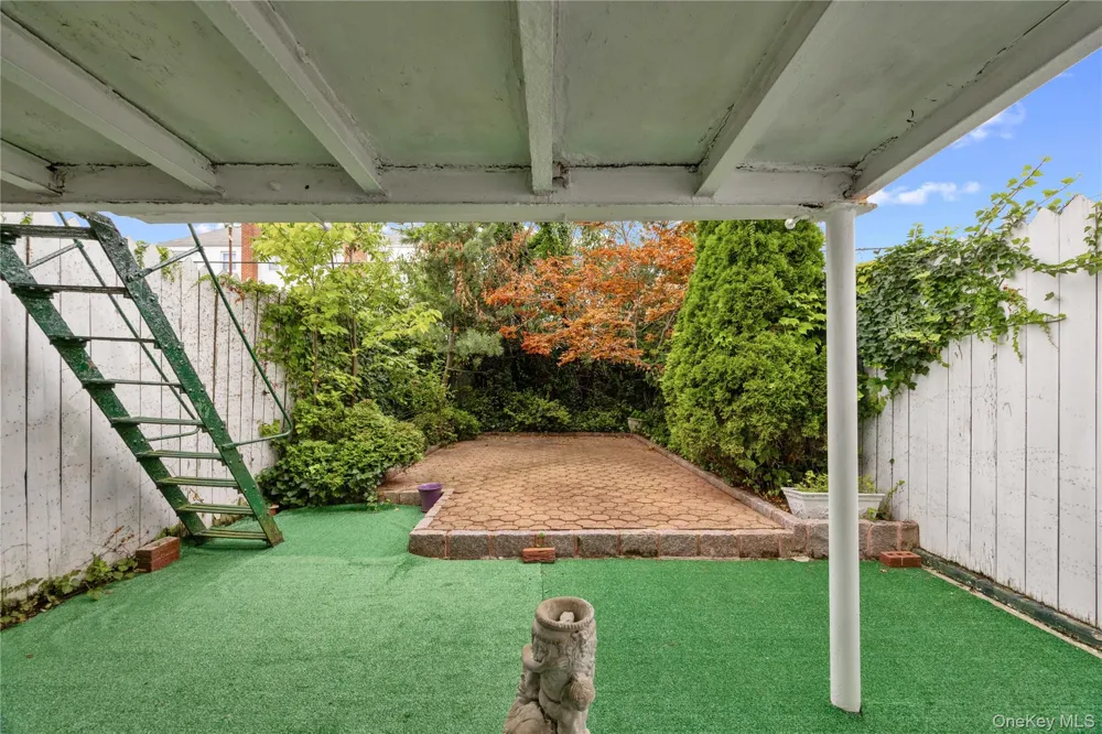 727 Hollywood Avenue Bronx, NY 10465