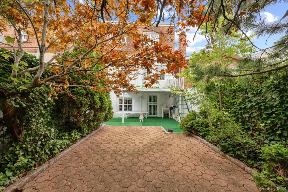 727 Hollywood Avenue Bronx, NY 10465