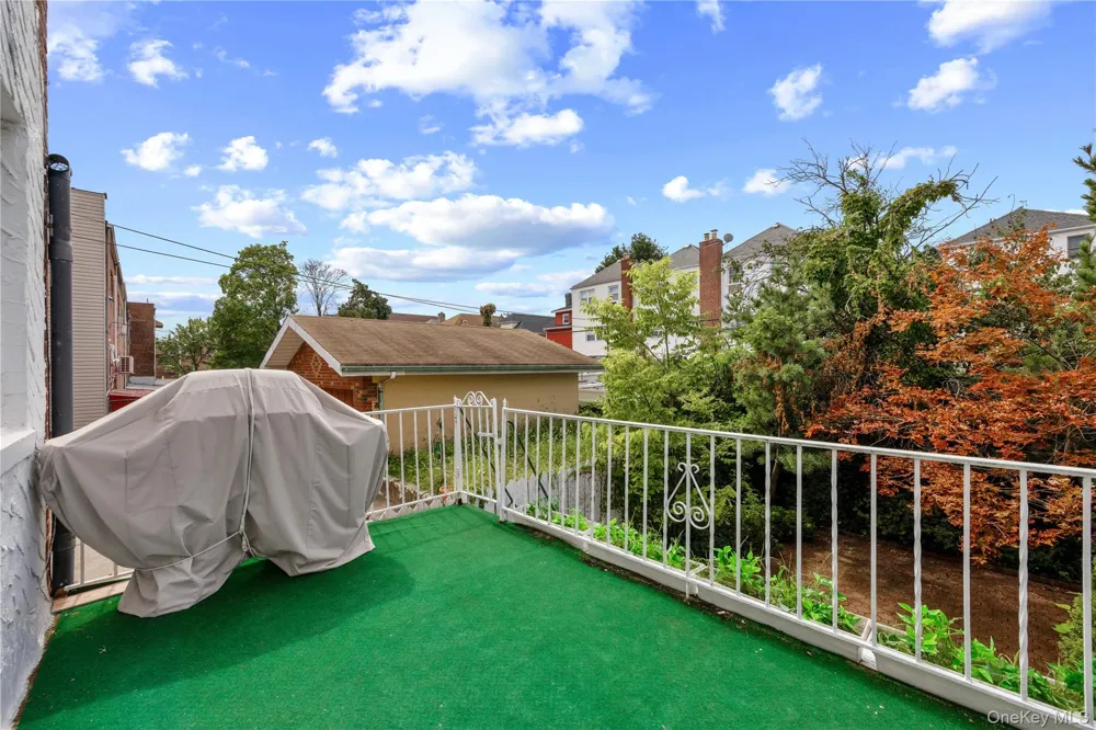 727 Hollywood Avenue Bronx, NY 10465