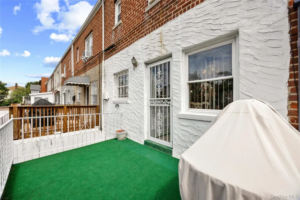 727 Hollywood Avenue Bronx, NY 10465