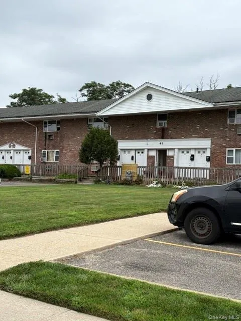41 Quebec Road Island Park, NY 11558