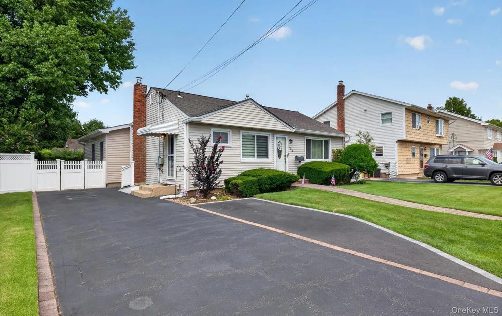 154 Park Lane Massapequa, NY 11758